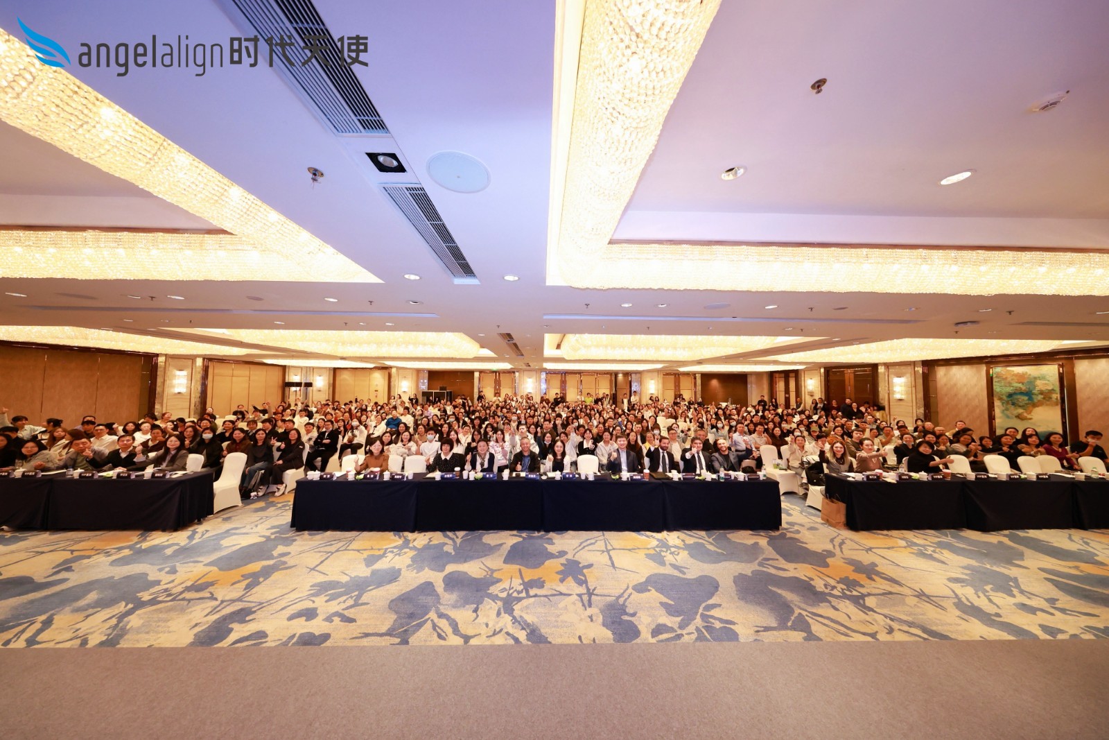 北京大学口腔正畸学博士、赛德阳光集团副总裁周绍楠医生医生在时代天使儿童和青少年早期矫治论坛发表演讲 北京大学口腔正畸学博士、赛德阳光集团副总裁周绍楠医生医生在时代天使儿童和青少年早期矫治论坛发表演讲