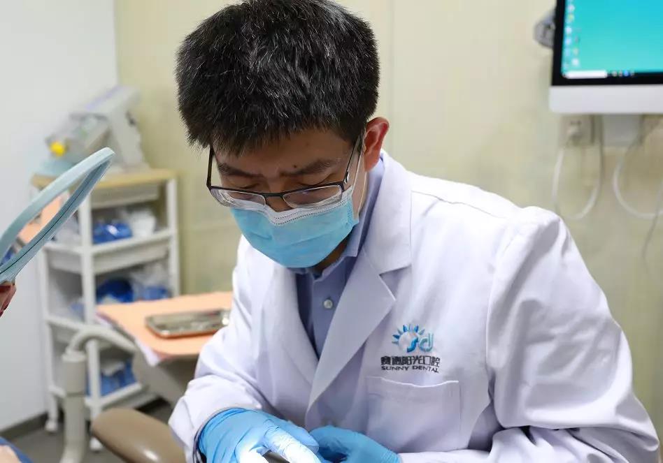 宋扬博士摘得隐适美2019peerreviewaward奖牌