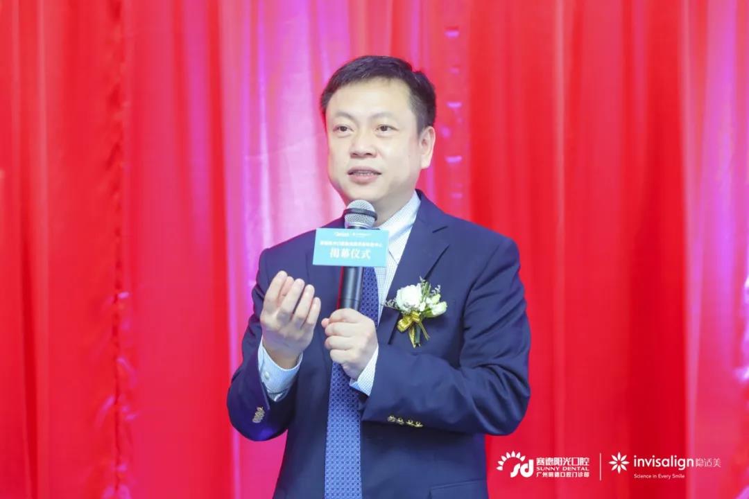  爱齐公司中国总经理向锦先生在揭幕仪式上发表讲话