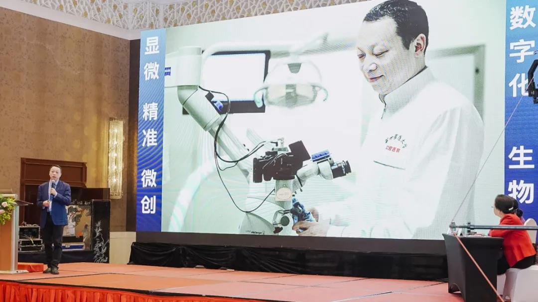 采用了“线上线下”双平台的学习展示交流