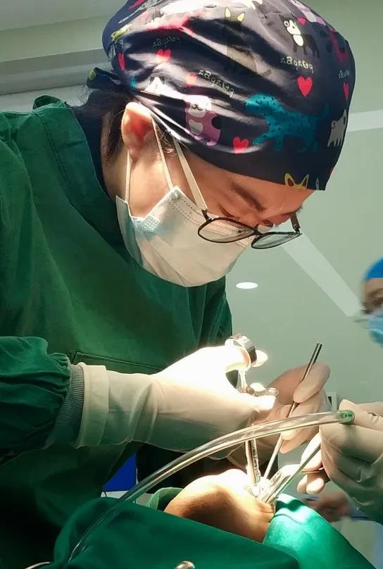 刘医生做事很细心,手艺很好,一点都不疼