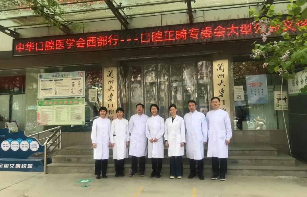 对疑难病例进行会诊,为患者提出诊断设计等指导意见。