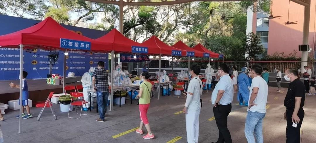 赛德阳光口腔·深圳南山门诊部的医护人员都陆续赶往核酸检测前线